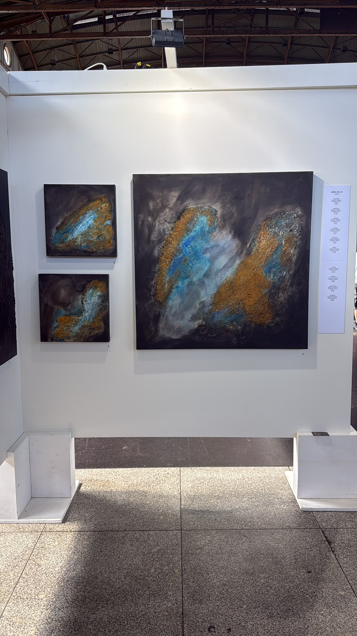 Farbe und Struktur am Ausstellungsstand